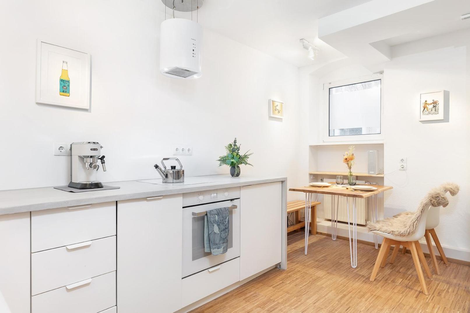 Stylish With Cinema, 2-min Tram Apartment Berlin